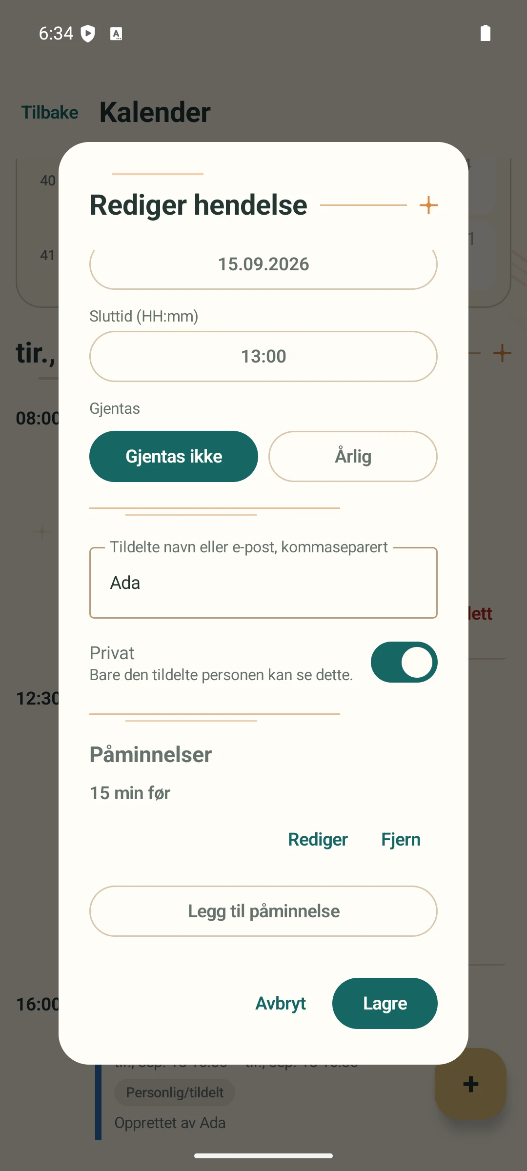 Detalj fra redigering av en personlig kalenderhendelse, der Privat er slått på og påminnelsen er satt til 15 minutter.